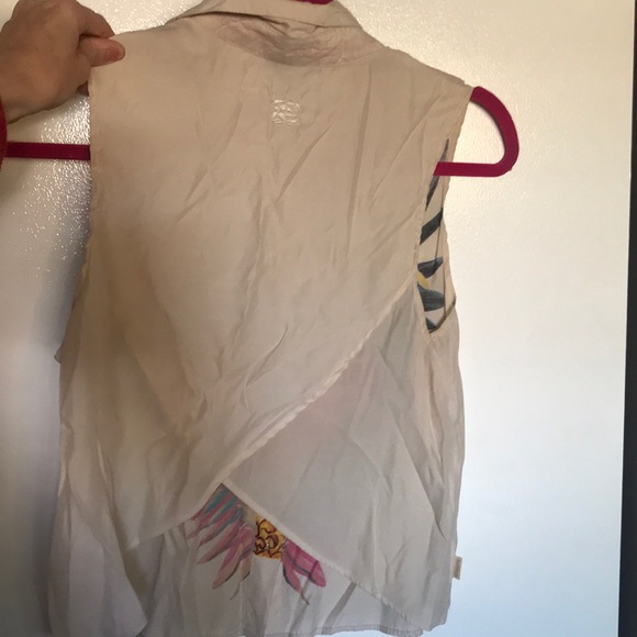 Insight soft silk type button up tank - Picture 3 of 3